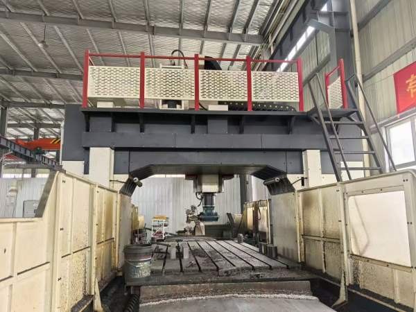 华特4026数控龙门工作台42.1米，门宽2.6米，两线一硬.