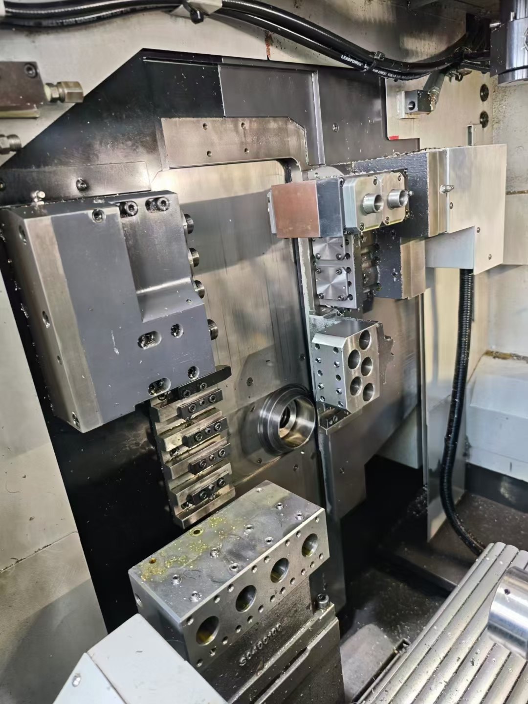 同款两台日本津上走心机B0325-II，棒料通过尺寸32mm，.
