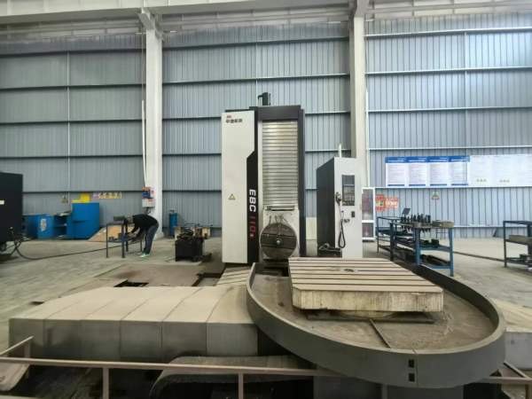 中捷EBC110F数控镗，工作台，加工高度1500，带光栅尺.