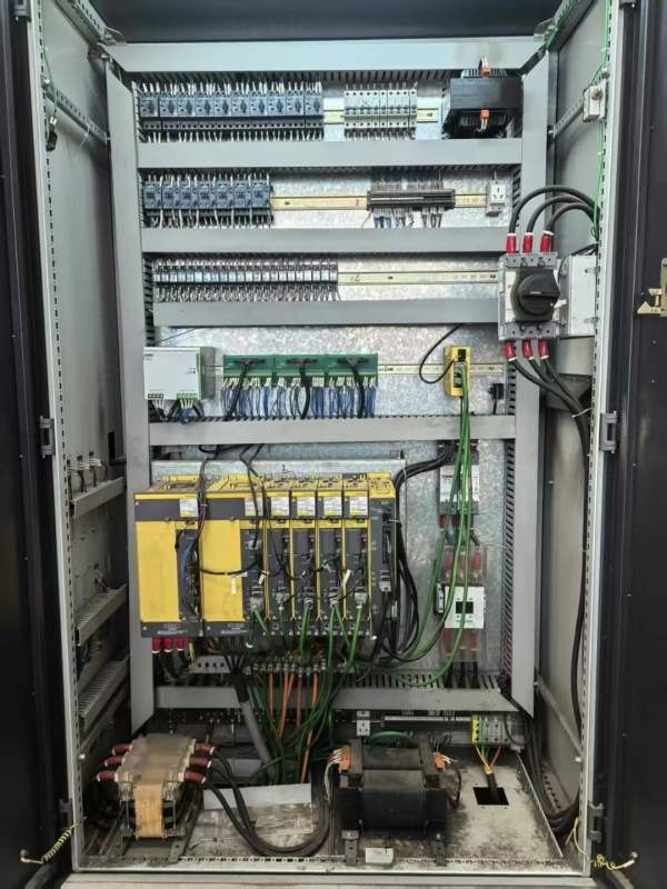 中捷EBC110F数控镗，工作台，加工高度1500，带光栅尺.