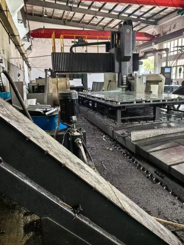 海天6028数控龙门，后一台工作台62米，门宽2.8米，带.