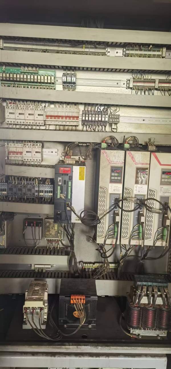 1060加工中心同款7台沈阳i5加工中心。工作台面积:1200.