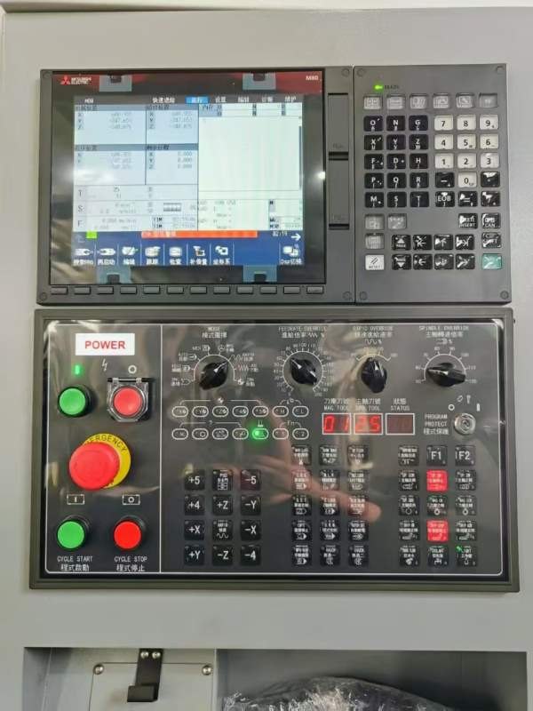 维尔发1580重型加工中心三菱M80系统 两线一硬重型床身.