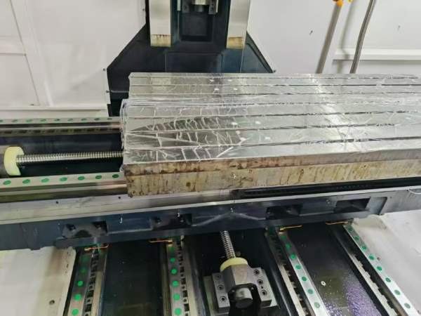 维尔发1580重型加工中心三菱M80系统 两线一硬重型床身.