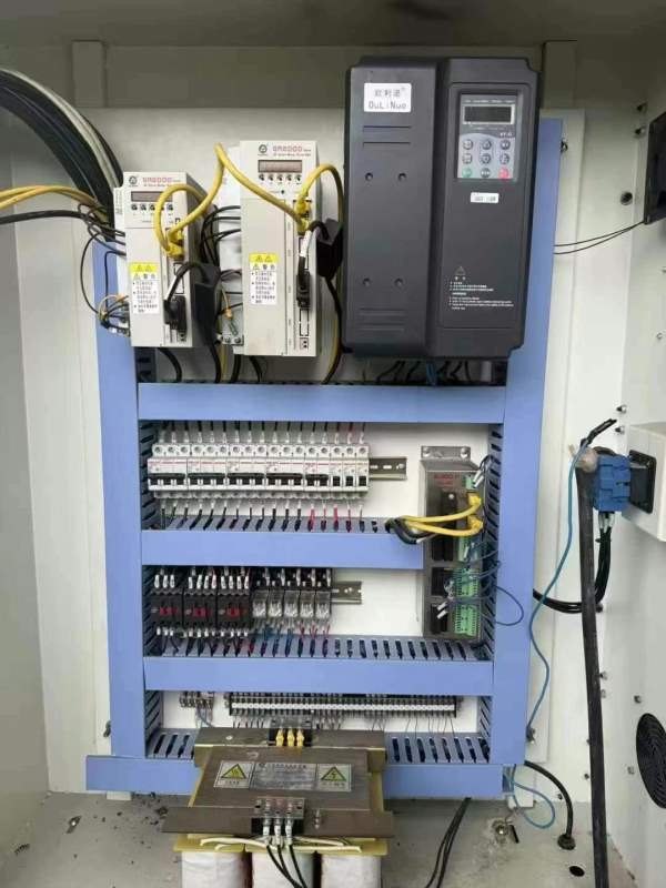 KC6150数控车床，2023年出厂，一台1米长，一台2米长，.
