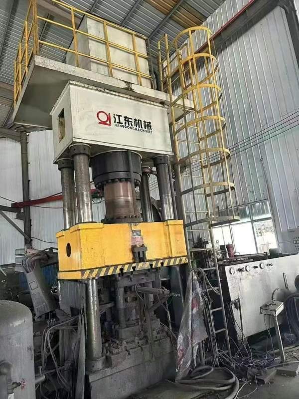 刚刚买下江东产630吨锻造液压机一台_