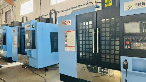 打包出三台九九新江苏京阳VMC-856立加行程0工作台BT40.