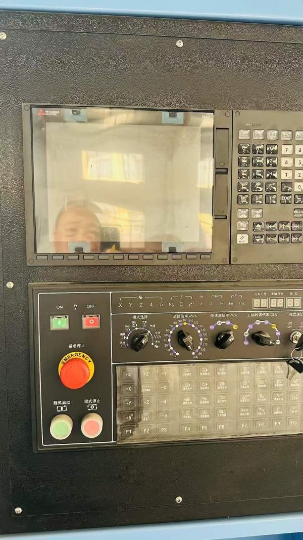 打包出三台九九新江苏京阳VMC-856立加行程0工作台BT40.