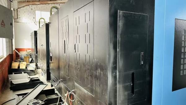 打包出三台九九新江苏京阳VMC-856立加行程0工作台BT40.