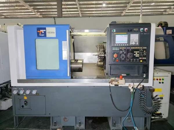 东台TCS2000数控车床，8寸卡盘，加工长度400多，12工.