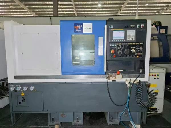 东台TCS2000数控车床，8寸卡盘，加工长度400多，12工.