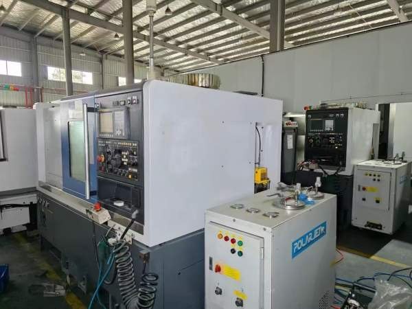 东台TCS2000数控车床，8寸卡盘，加工长度400多，12工.