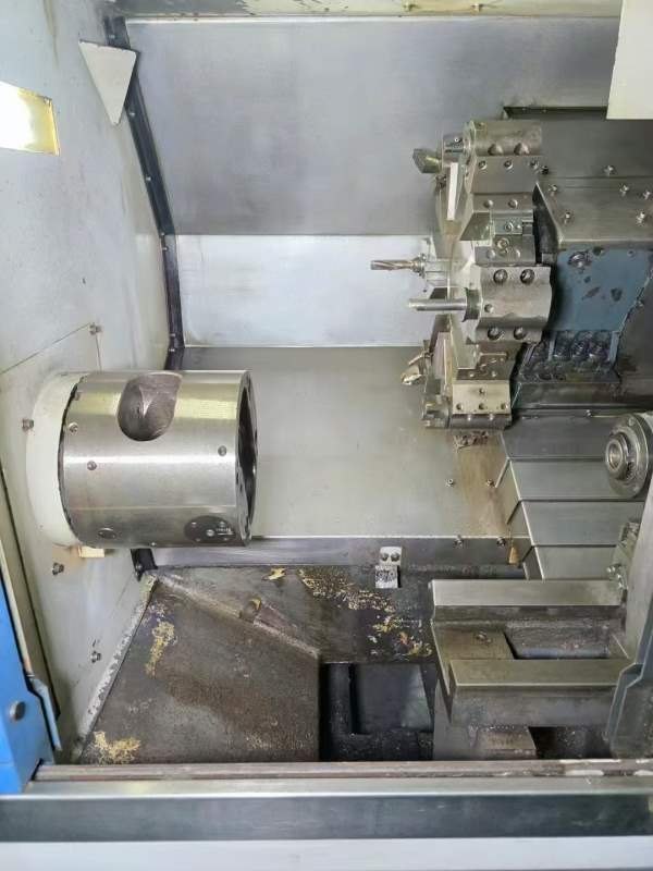 东台TCS2000数控车床，8寸卡盘，加工长度400多，12工.