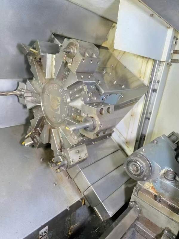 东台TCS2000数控车床，8寸卡盘，加工长度400多，12工.