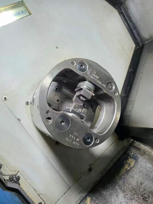 东台TCS2000数控车床，8寸卡盘，加工长度400多，12工.