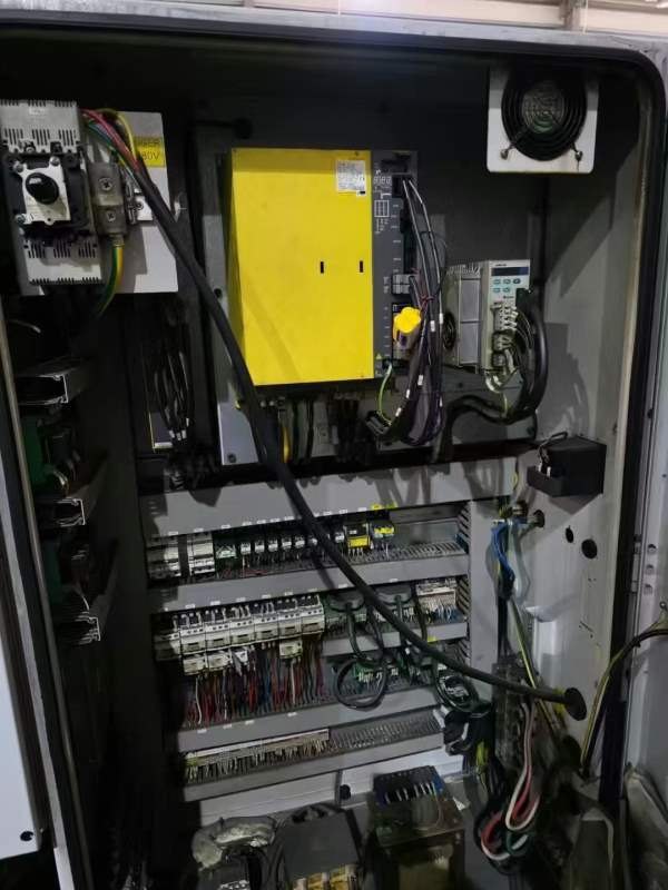 东台TCS2000数控车床，8寸卡盘，加工长度400多，12工.
