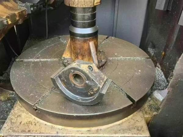 在位：重庆YD30100大模数滚齿机。模数20mm。安装少用.