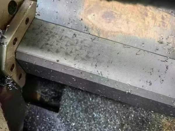 在位：重庆YD30100大模数滚齿机。模数20mm。安装少用.