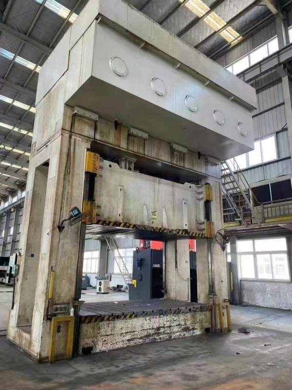 工厂出售： 合肥锻压，框架液压机1250吨，台面2.24.2.