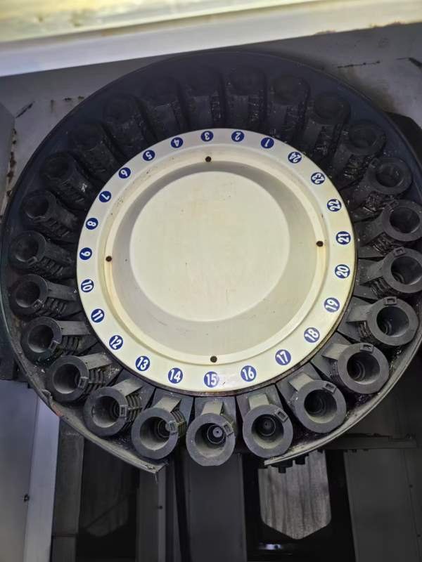 台湾颖元AU855重型加工中心，配发那科MD系统，BT40主.