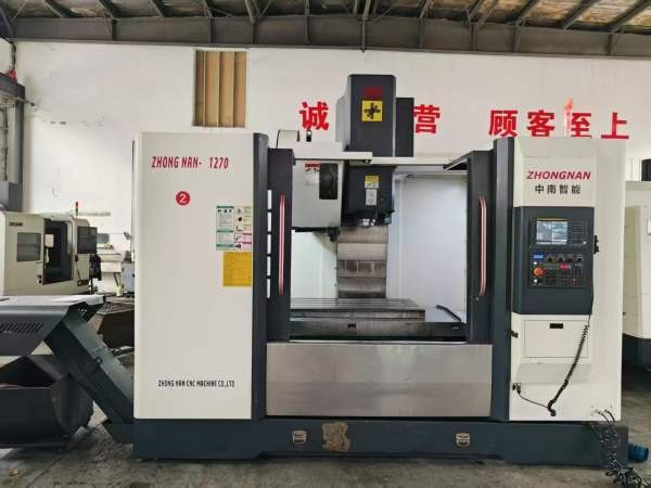 新到一台2023年南通中南重型1270加工中心，BT50齿轮头.