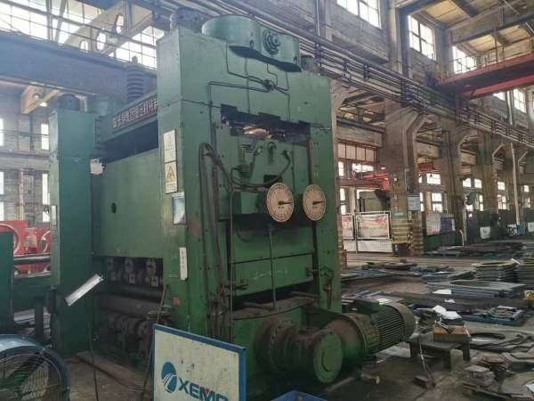 出售：2006年，长治锻压产CDW43S-20X2500九辊板料校平.