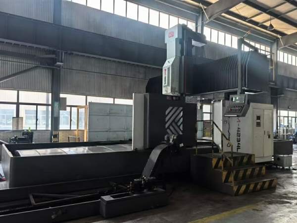 国祥4234龙门加工中心工作台4200-2100门宽2700，门高1.