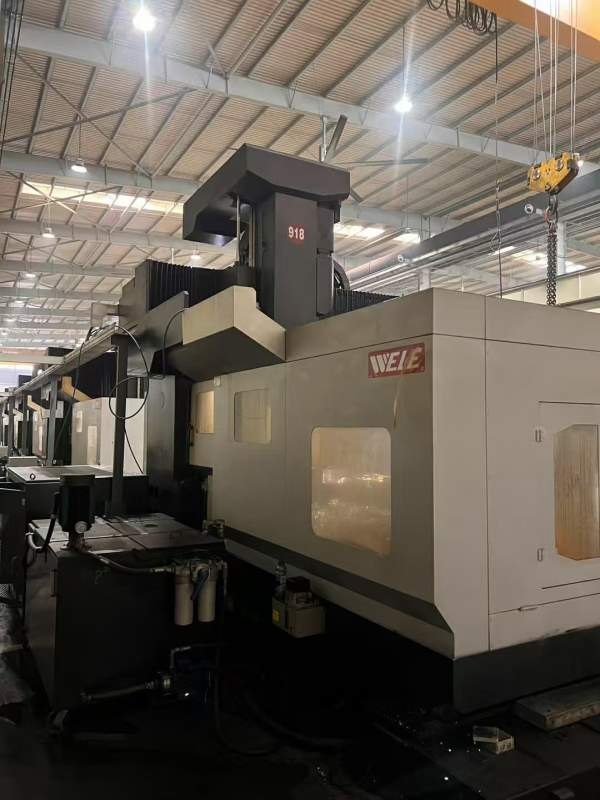 常州工厂威力216。工作台1.5x2米。门宽1.7米，门高1.3.