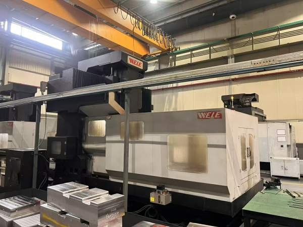 常州工厂威力216。工作台1.5x2米。门宽1.7米，门高1.3.