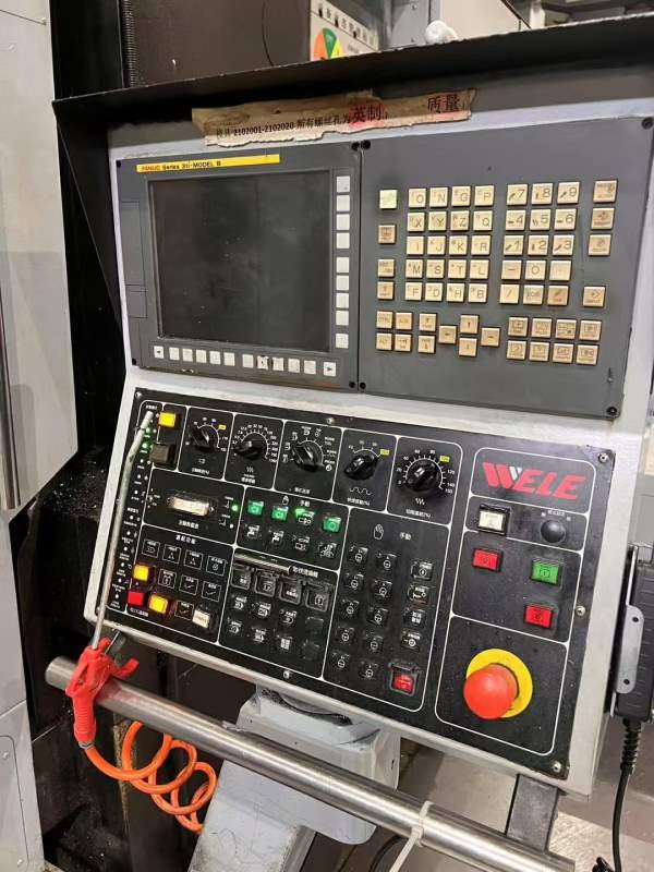 常州工厂威力216。工作台1.5x2米。门宽1.7米，门高1.3.