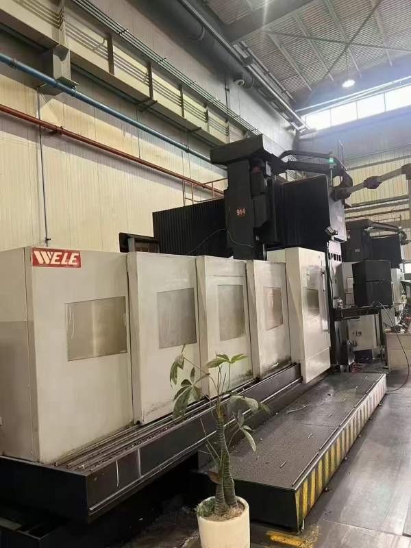 威力421Z龙门铣床。工作台2x4米，门宽2.3米，门高1.7.
