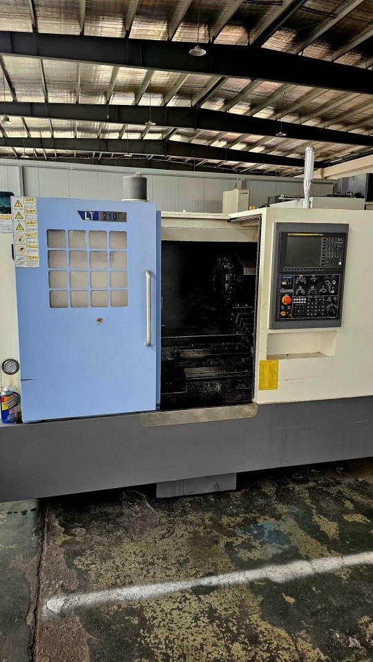 杭州惠勒LT-210，8寸卡盘主轴电机11/15KW，回转直径51.
