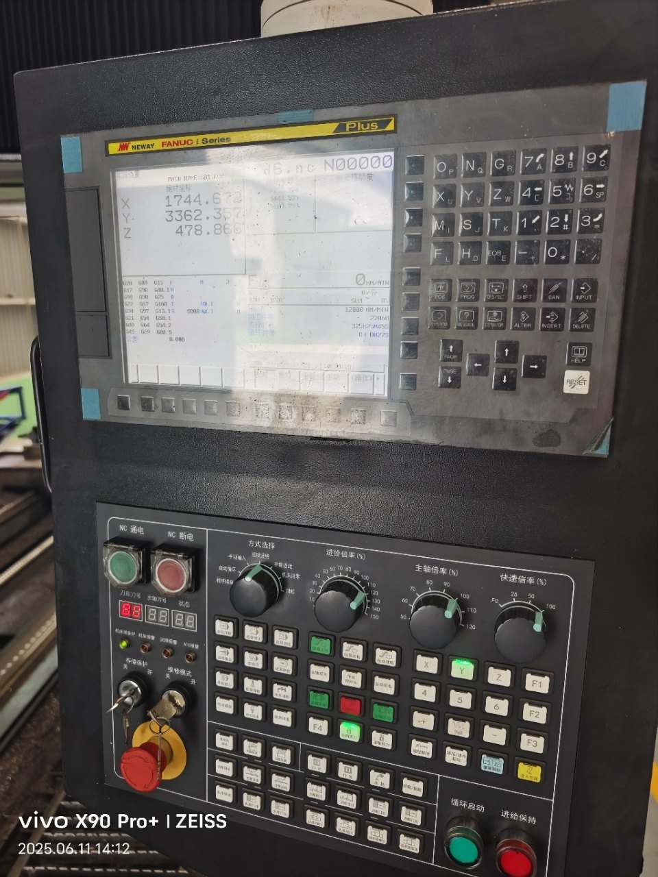 纽威4032数控龙门
发那科MFPLUS系统
两线一硬导轨（Z.