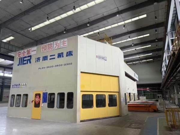 全新的，济南二机产3400吨冲压线，30吨，大连提货需要.