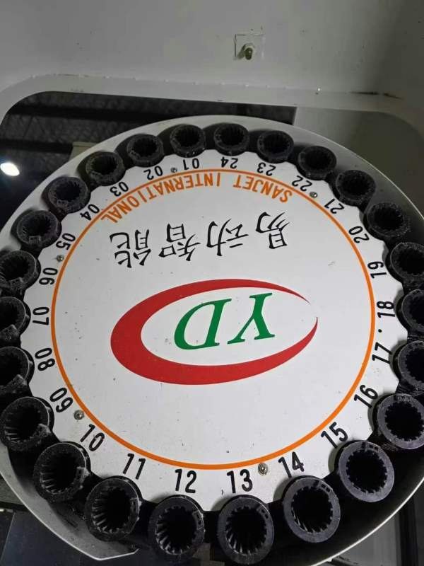 无锡易动855重型加工中心，BT40主轴，12000转