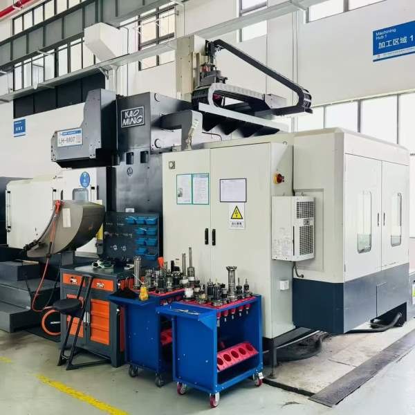 台湾高明KMC-2000SV龙门加工中心，九成新，安装少用，.