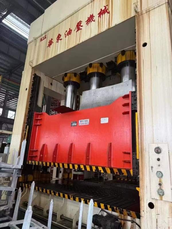 在位出售：精品框架液压机大线 华东1600吨，台面4.6/2.