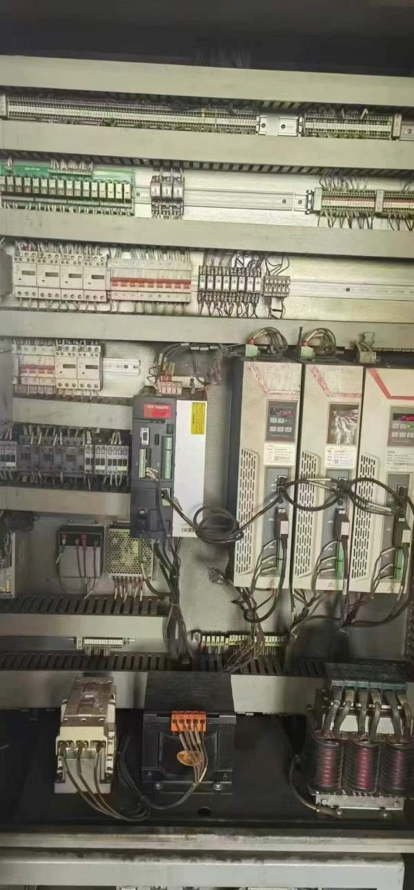 1060加工中心同款4台沈阳i5加工中心。工作台面积:1200.