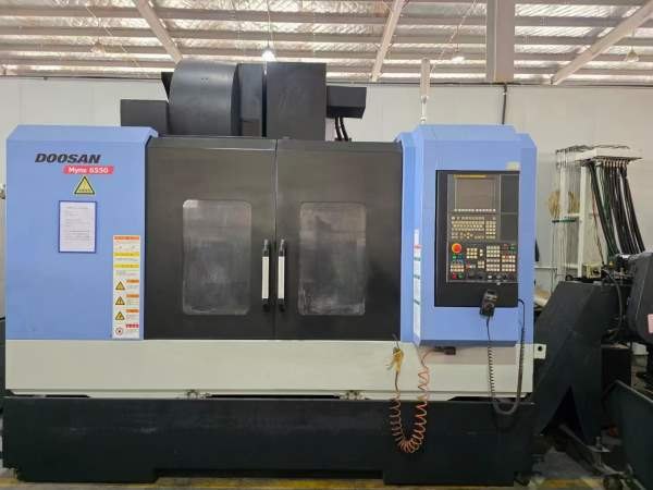韩国斗山Mynx6550加工中心，三轴硬轨，配BT50主轴24把.