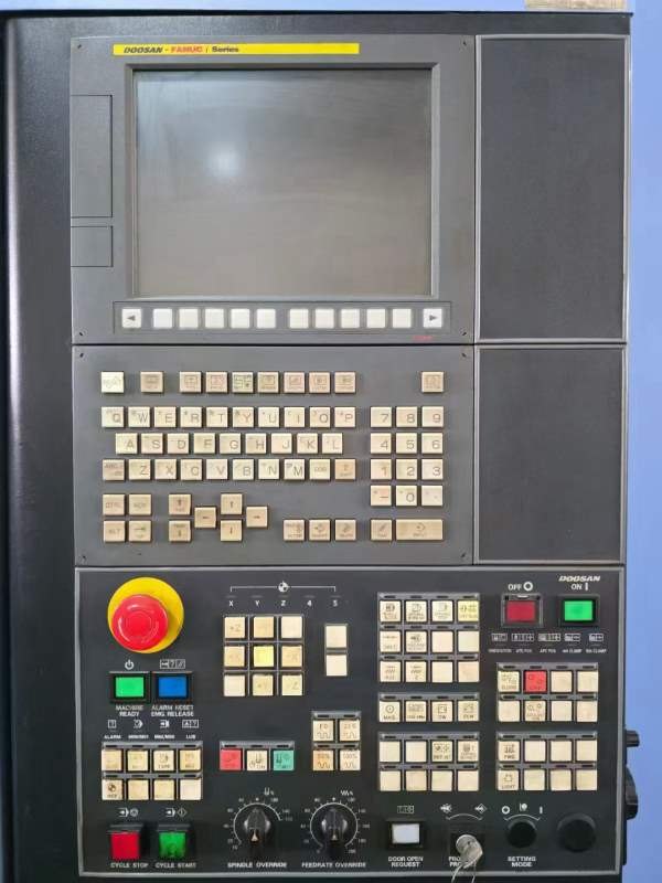 韩国斗山Mynx6550加工中心，三轴硬轨，配BT50主轴24把.