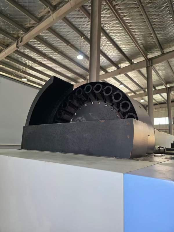 韩国斗山Mynx6550加工中心，三轴硬轨，配BT50主轴24把.