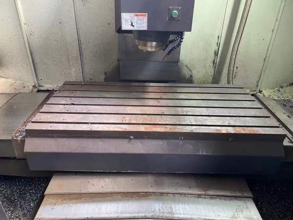 乔峰1270数控铣 BT50齿轮头 Y轴四道轨 导轨锃亮。三菱.