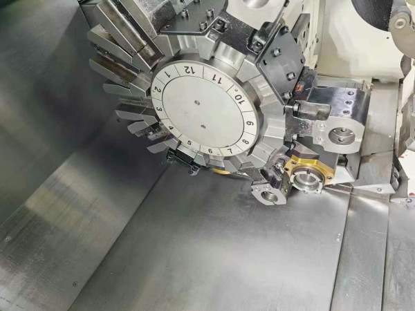 马扎克QTE300MYL欧姆龙对刀仪SWM中心架动力刀3把10寸.