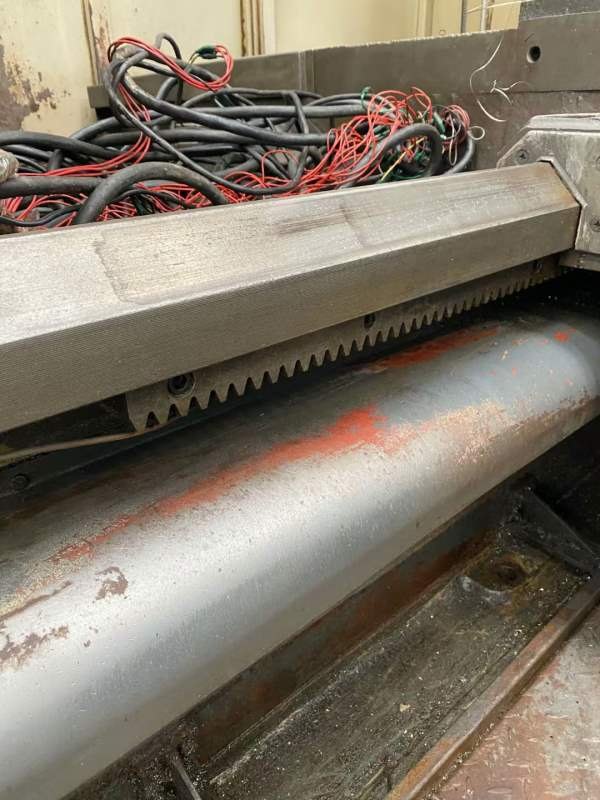 普利森61100数控卧车，加工直径1000mm，加工长度1500m.