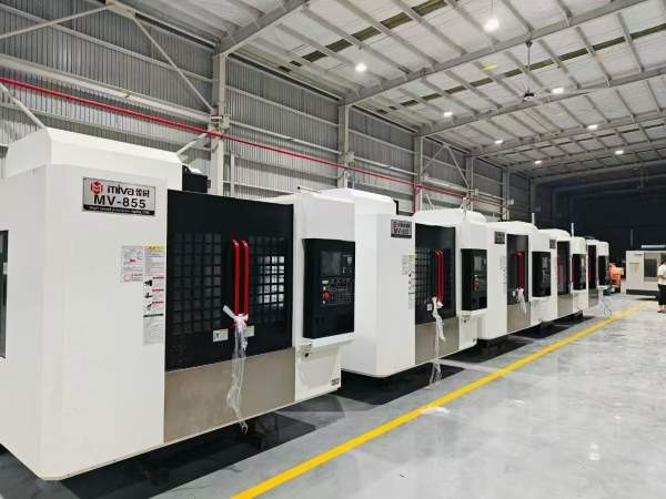 买下5台清一色2025年的855全部到货新厂区