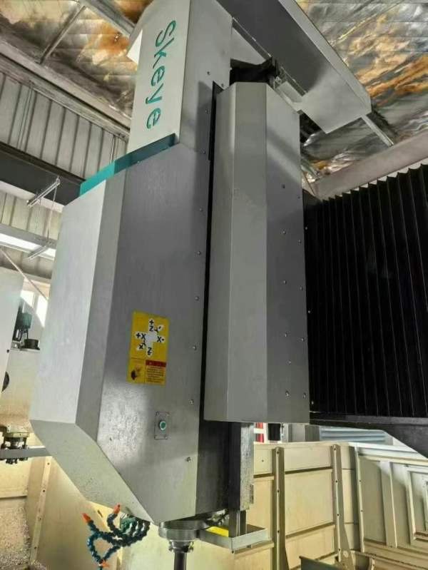 准新型重珂业2518门龙加工中心两线一硬导轨YX轴日本TH.