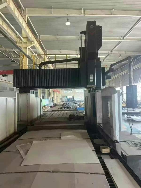 南京工厂刚买一台9成新宁波海天2840数控龙门，工作台2.