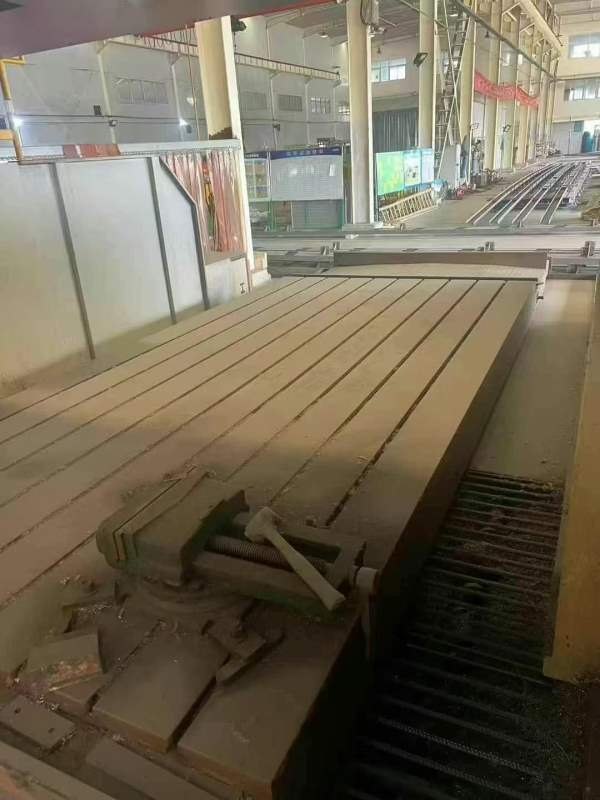 南京工厂刚买一台9成新宁波海天2840数控龙门，工作台2.