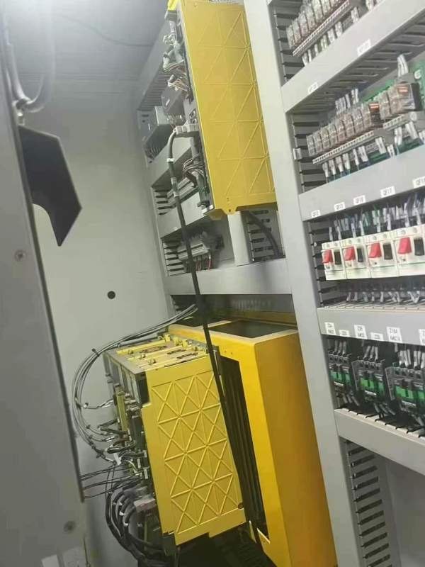 南京工厂刚买一台9成新宁波海天2840数控龙门，工作台2.