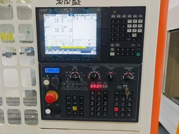 新到一台2021年厚道两线一硬重型850加工中心，带模具.